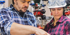 Industrial evaluation 2 persons with hardhat